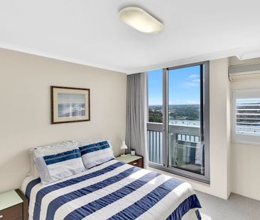 Stunning panoramic harbour views, enjoy the space! - Photo 4