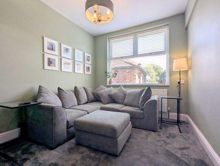 5 bedroom detached house to rent - Photo 3