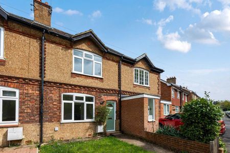 2 bedroom terraced house to rent - Photo 2