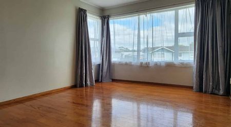 LOCATION LOCATION CLOSE TO MOTORWAY AND SCHOOLS - Photo 5