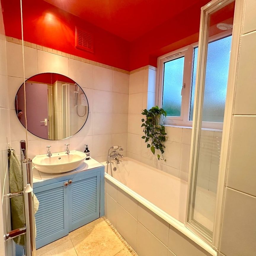 3 Bed Semi-Detached House, Dagnall Park, SE25 - Photo 1