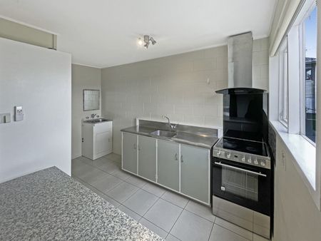 2 Bedroom in Maungaraki - Photo 5