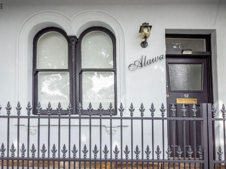 Architect-reinvented terrace with a studio retreat - Photo 3