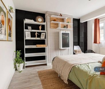 4 bedroom end of terrace house to rent - Photo 6