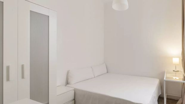 Room in a shared 14-bedroom apartment for rent in Sant Gervasi Galvany - Photo 1