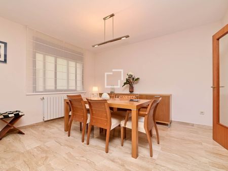 VACATION RENTAL! Discover this exclusive apartment in the prestigious Port d’Aro area of Platja d’Aro. With views of the marina canal and just minutes away from Sa Conca beach, one of the most beautiful coves on the Costa Brava. - Photo 4