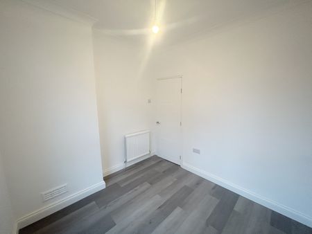 4 Bed Semi-Detached House, Valnay Street, SW17 - Photo 4