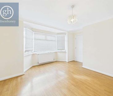 Royal Crescent, Ruislip, HA4 - Photo 2