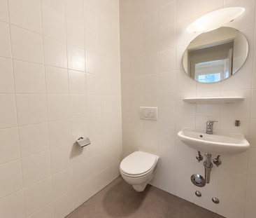 SURFACE COMMERCIALE DE 124M2 AU COEUR DE LA RUE BEAU SEJOUR - Photo 3
