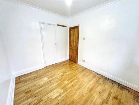2 bedroom maisonette to rent - Photo 4