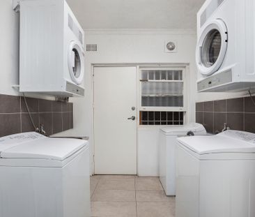 Renovated Studio Wtih Carspace - Photo 4