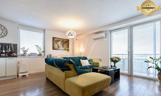 METROPOLITAN │ Zariadený 3-izbový byt s balkónom a parkovaním - Photo 1