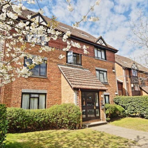 Oriental Road, Woking - Photo 2