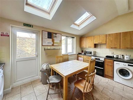 1 bedroom in a house share to rent - Photo 4