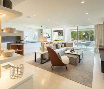 Luxury penthouse for rent in Marbella, Andalusia - Photo 2