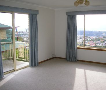 2/4 Hickson Place West Hobart TAS, 7000 - Photo 3