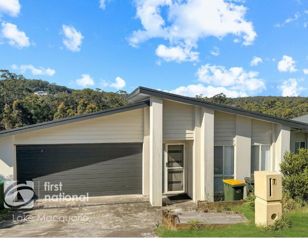 Modern 4-Bedroom Family Home - Photo 1