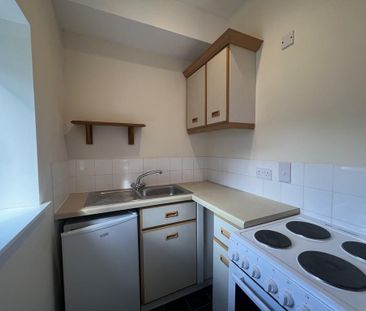 Ground floor flat to rent - Photo 4