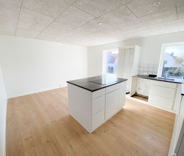 Stor og charmerende 4-værelses lejlighed i Vejgaard - Photo 3