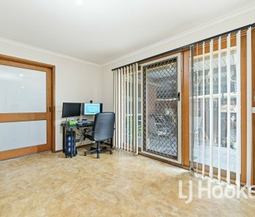 Comfortable Three Bedroom Family Home - Photo 3