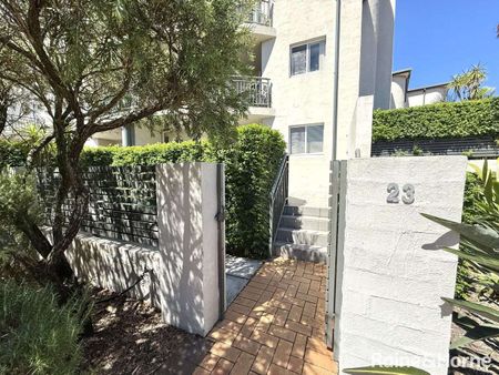 Remarkably Unique 3 Bedroom Park Side Garden Apartment - Photo 4