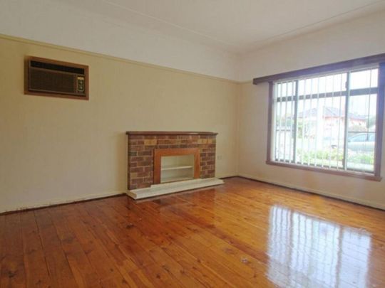 11 Hoskins Street, Gwynneville, NSW 2500 - Photo 1