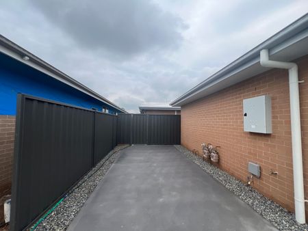 MODERN & LOW MAINTENANCE LIVING - Photo 4