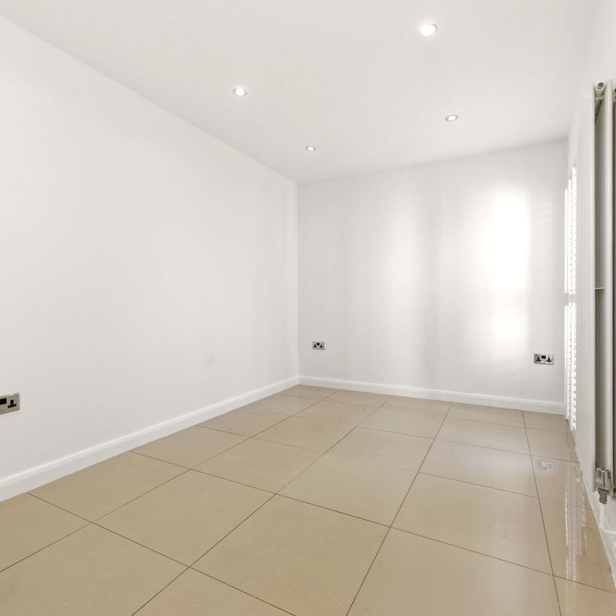 Available unfurnished from 28/04/2026 - Photo 1