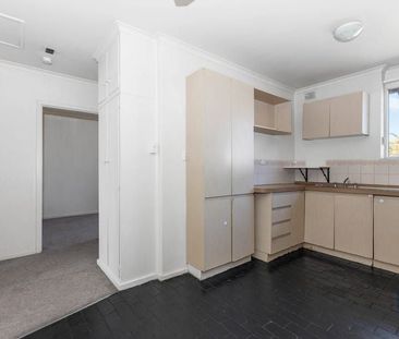 Low maintenance unit in good location - Photo 4