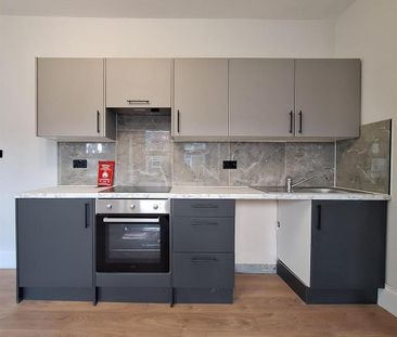 3 bedroom flat to rent - Photo 6
