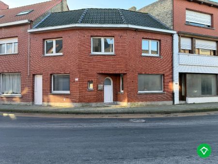 Rijwoning met 3 slaapkamers en koer te centrum Eernegem - Photo 2