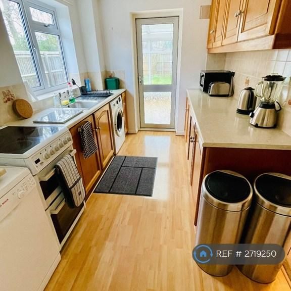 1 bedroom in a house share to rent - Photo 1