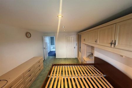 4 Bedroom Detached To Let - Photo 2