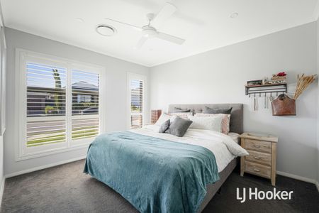 Beautiful 4 Bedroom Home in Fantastic Location! - Photo 4