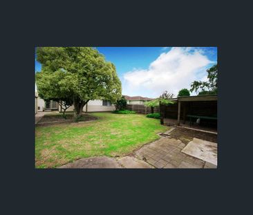 4 BEDROOM FAMILY HOME - Photo 3