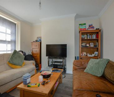 4 bedroom end of terrace house to rent - Photo 4