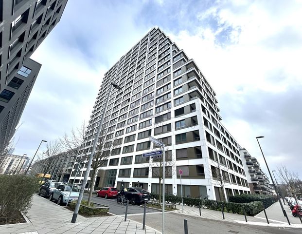 Möblierte 1-Zimmer-Wohnung in zentraler Lage mit Skyline Blick - Foto 1