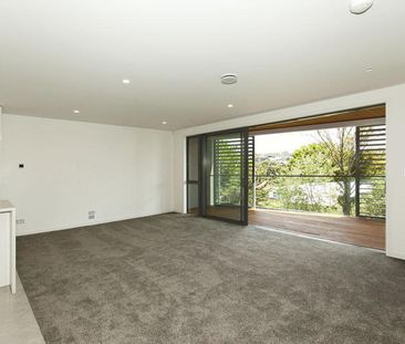Executive townhouse in Mairangi Bay - Photo 2