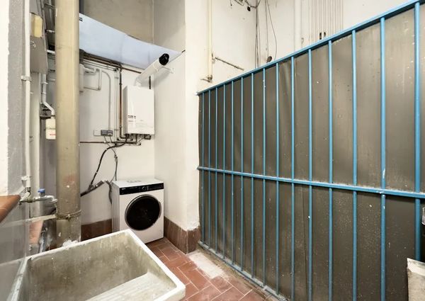 Carrer de Sardenya, Barcelona, Catalonia 08018