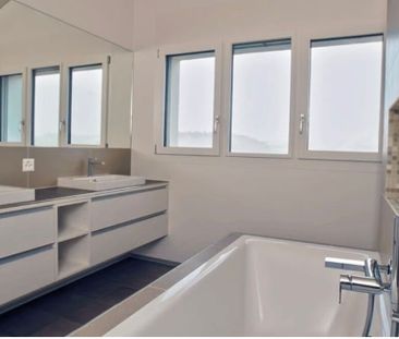 Neubau 2027: 150 m² Wohnfläche auf zwei Etagen, offene Galerie mit freistehender Badewanne und Minergie-Standard - Foto 2