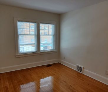 For Lease - 28 Winona Drive Unit# Upper, Toronto, Ontario - Photo 6