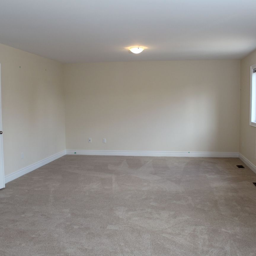 For Lease - 207 Gardiner Drive, Bradford West Gwillimbury, Ontario - Photo 1