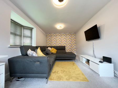 3 bedroom detached house to rent - Photo 3