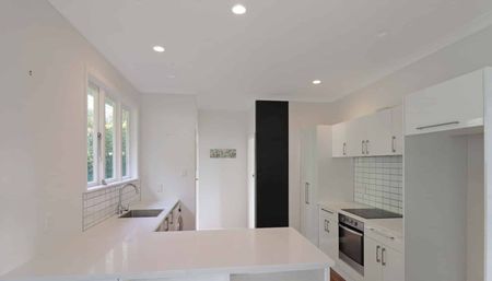 Sunny 3-Bedroom Home with Views in Island Bay - Photo 5