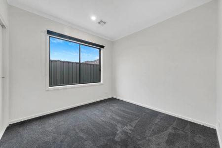 Elegant Family Living in a Prime Wollert Location - Photo 4