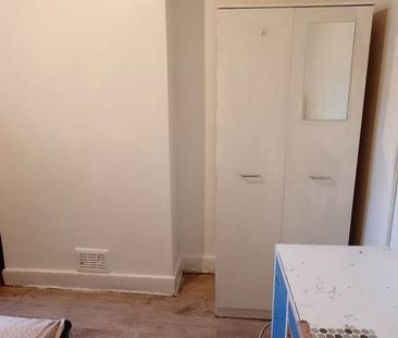 Room in a Shared House, Green St, E13 - Photo 4