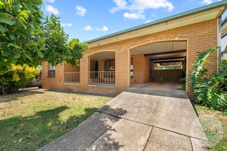 115 Simkin Crescent, Kooringal NSW 2650 - Photo 2