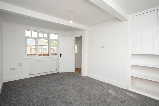 3 bedroom end of terrace house to rent - Photo 1