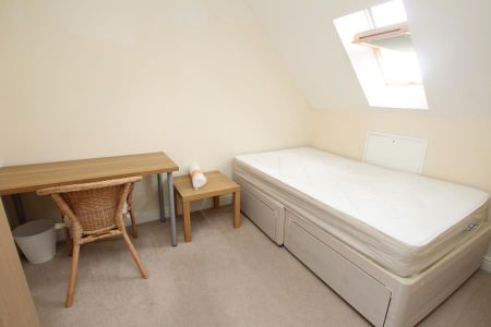 5 bedroom terraced house to rent - Photo 4