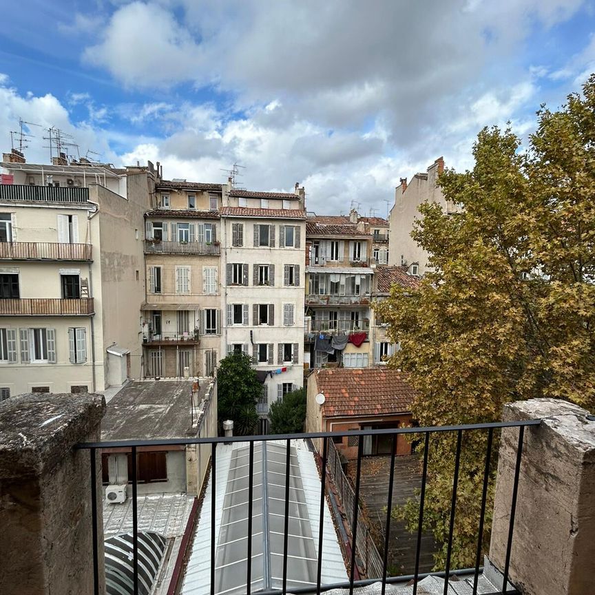 Appartement 4 pièces 83m2 MARSEILLE 1ER 1 390 euros - Photo 1